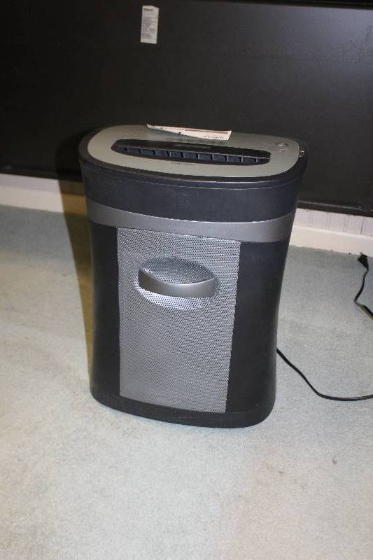 lot 61 image: OfficeMax Micro-Cut 10-Sheet Paper Shredder