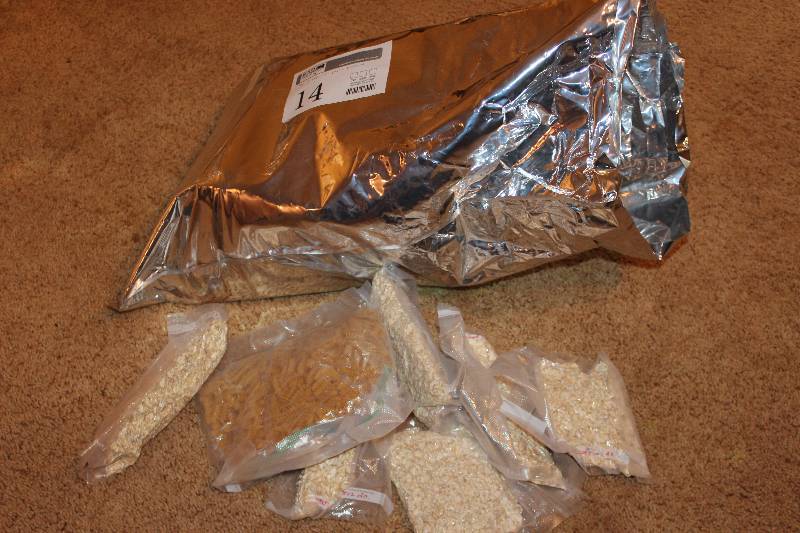 lot 14 image: Bag of Pasta & Oatmeal