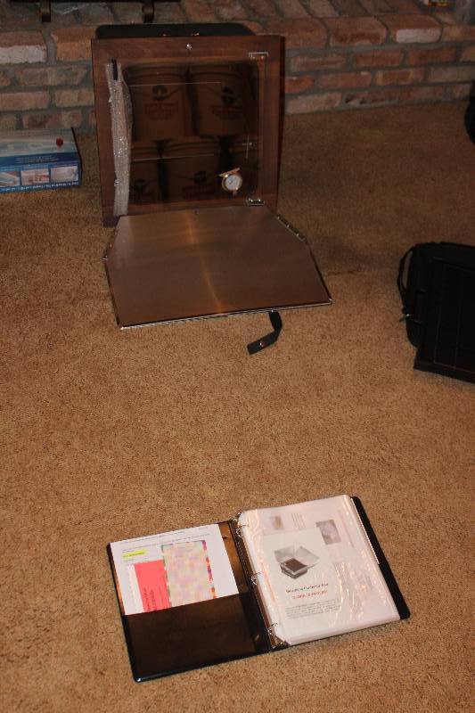 lot 3 image: Sun Oven w Instruction Manual