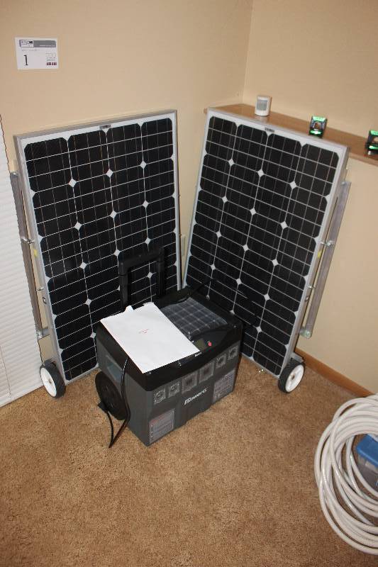 lot 1 image: Solutions From Science 100W Solar Generator w Operating Manual