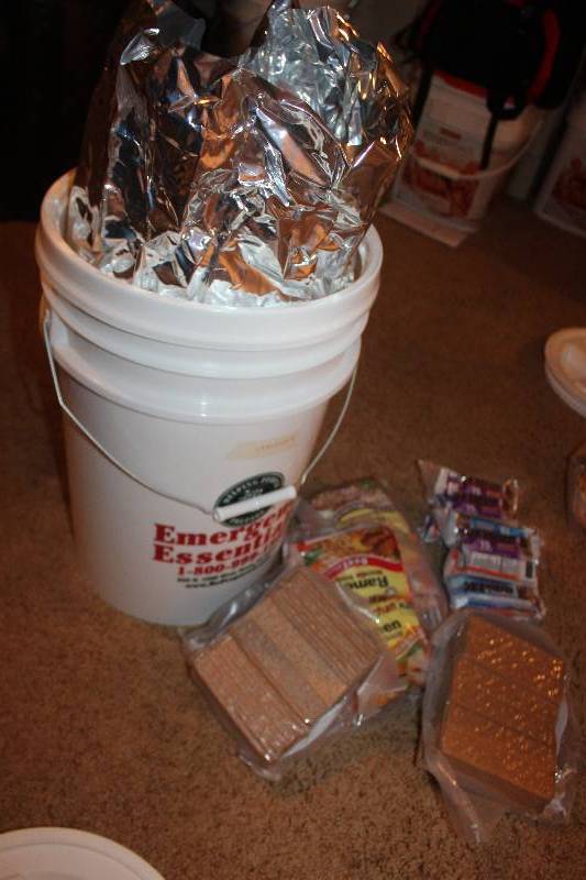 lot 20 image: Bucket of Crackers