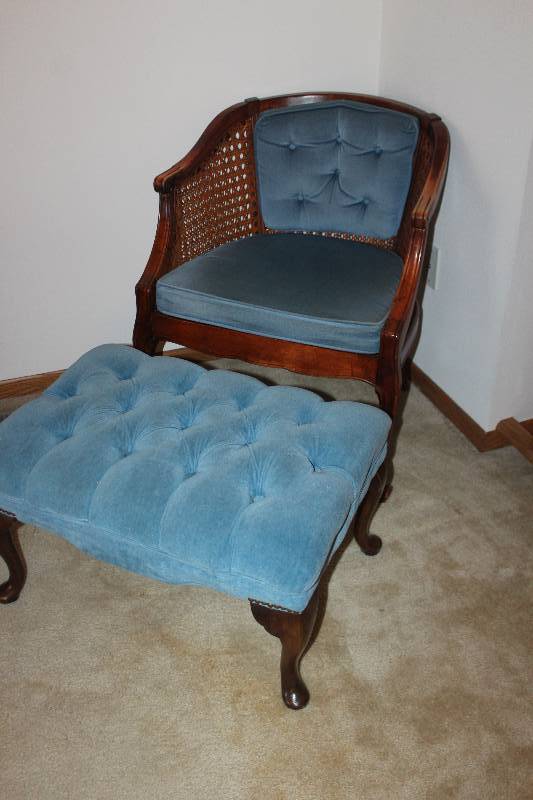 lot 73 image: Chair, Footrest