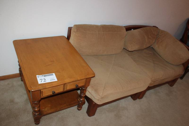 lot 72 image: End Table, Couch