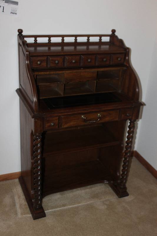 lot 71 image: Vintage National Mt. Airy Letter Desk