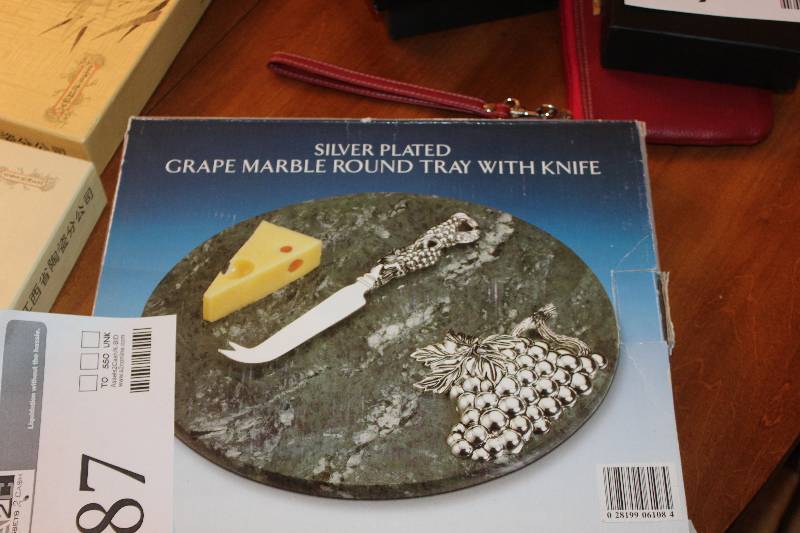 lot 87 image: Silver Plated Grape Marble Round Tray w Knife