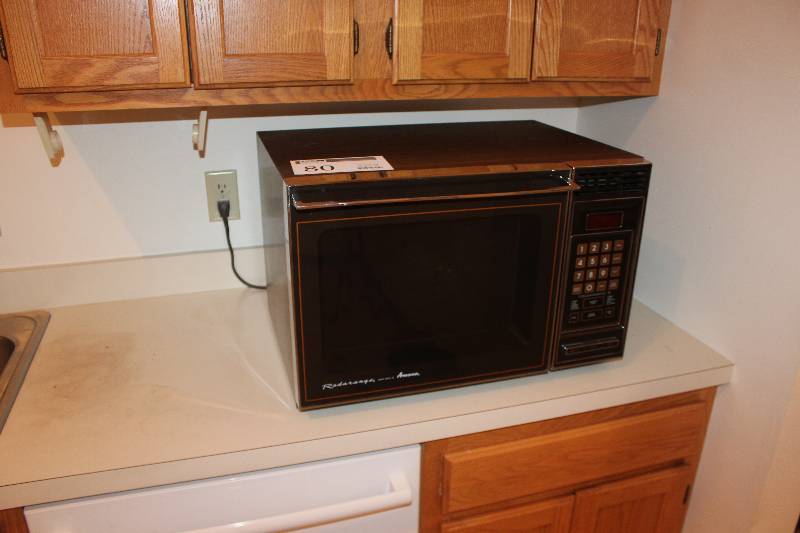 lot 80 image: Amana Radarange Microwave Oven