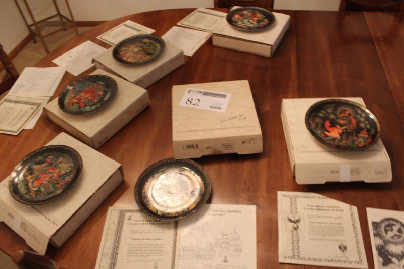lot 82 image: Lot of (6) Russian Collectors Plates wCertificates, Memorabilia, Original Packaging