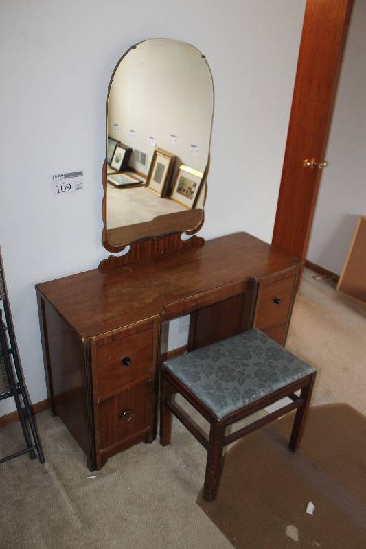 lot 109 image: Make-up Desk, Mirror, Stool