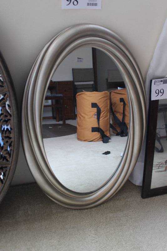 lot 98 image: Decorative Framed Wall Mirror