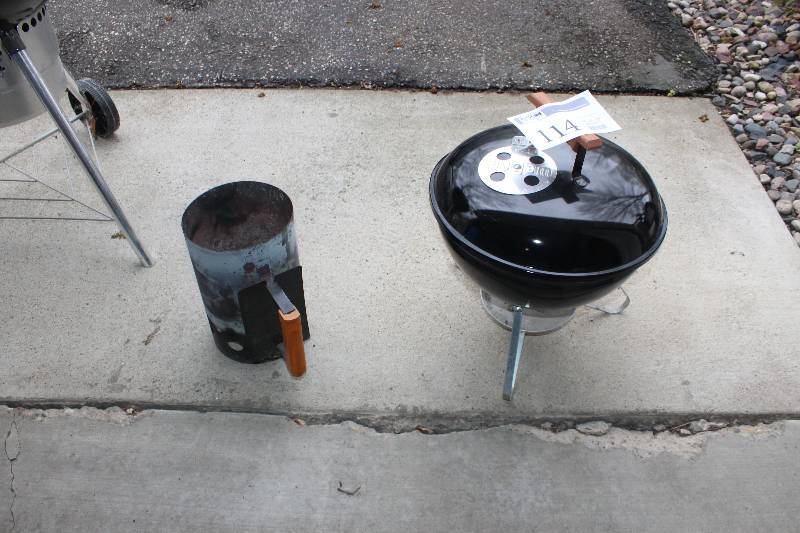lot 114 image: Small Kettle Charcoal Grill w Grill Chimney