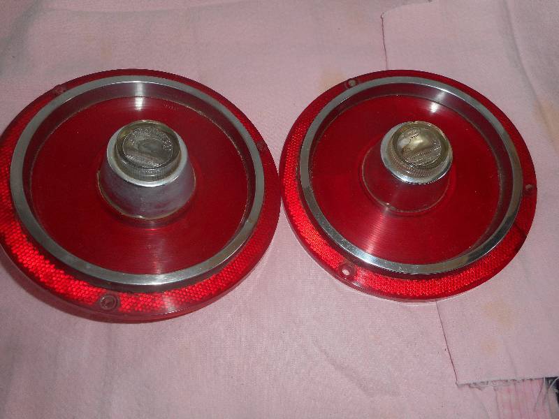 2 VINTAGE TAIL LIGHTS