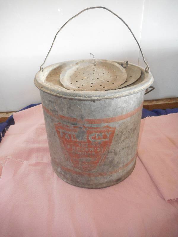 ANTIQUE STEEL MINNOW BUCKET