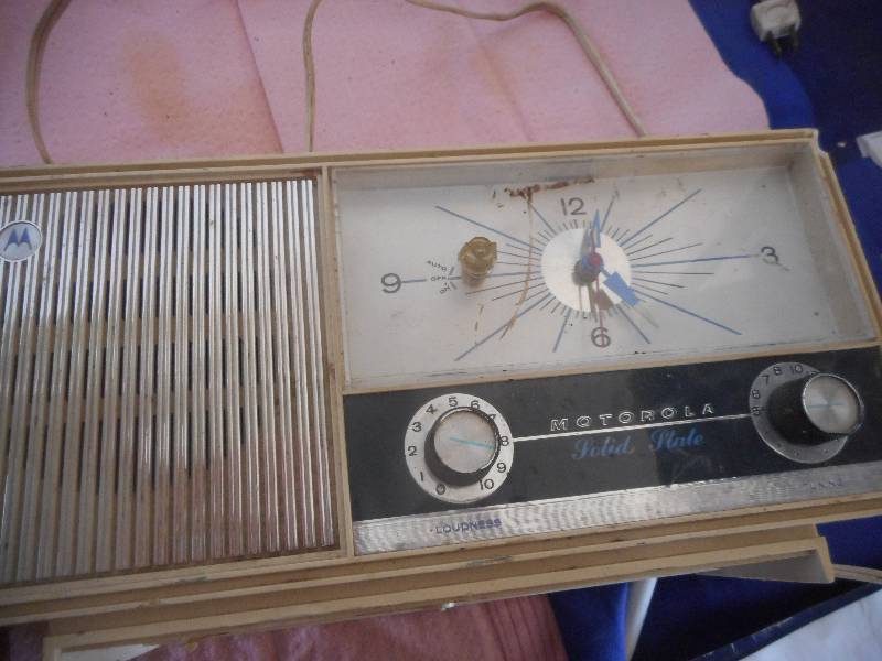 VINTAGE MOTOROLA RADIO AND SOLID STATE RADIO