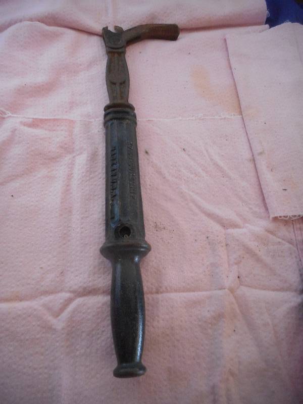 ANTIQUE SURE GRIP NAIL PULLER