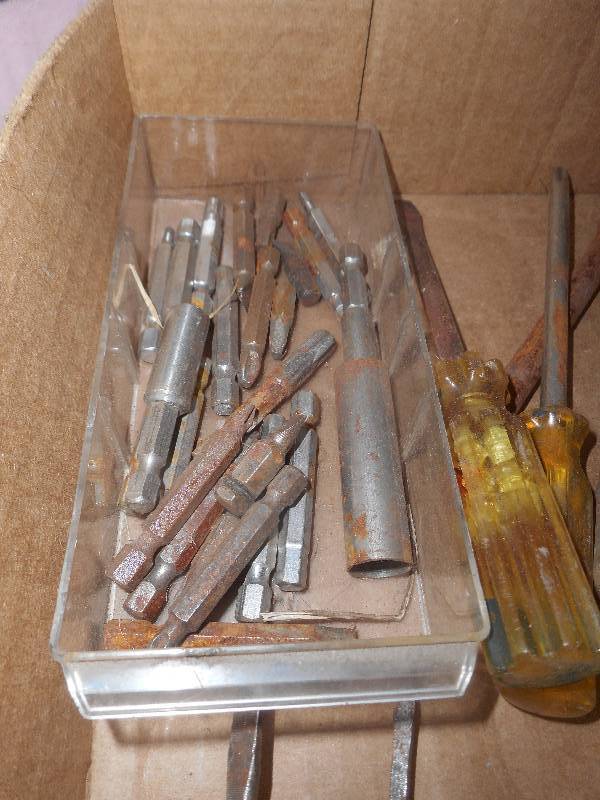 SCREW DRIVERS AND BITS