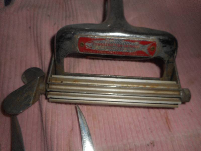 2 FLAY KNIVES AND VINTAGE TOWNSEND FISH SKINNER