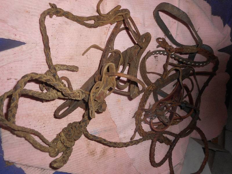 VINTAGE TACK PIECES ALOT OF LEATHER