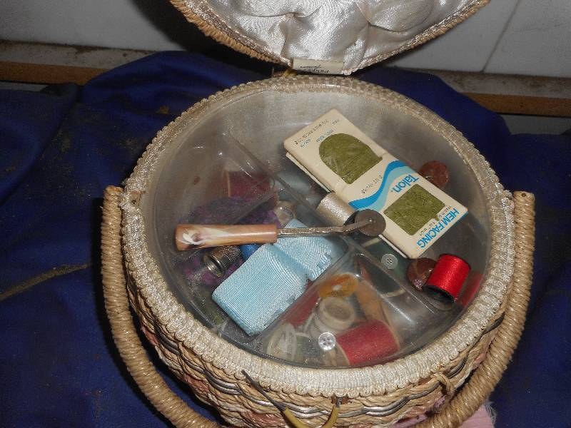 VINTAGE SEWING BASKET