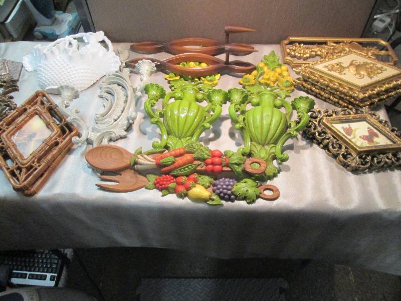 Large Lot of Vintage Dcor Items -...