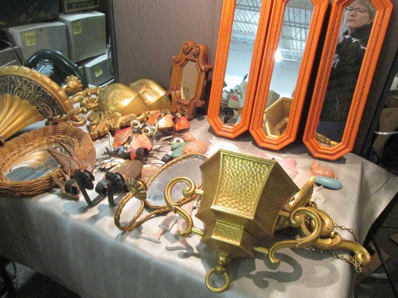 Large Lot of Vintage Dcor Pieces ...