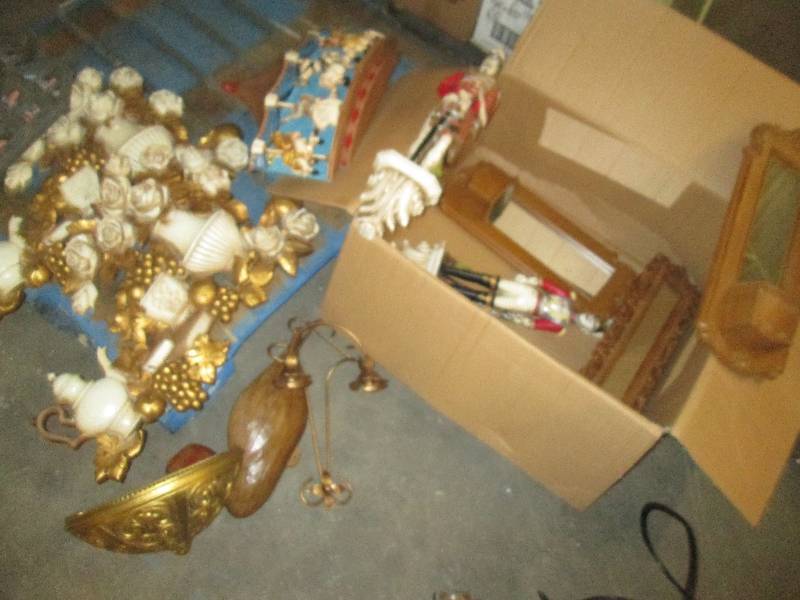 Large Lot of Vintage Dcor Pieces ...