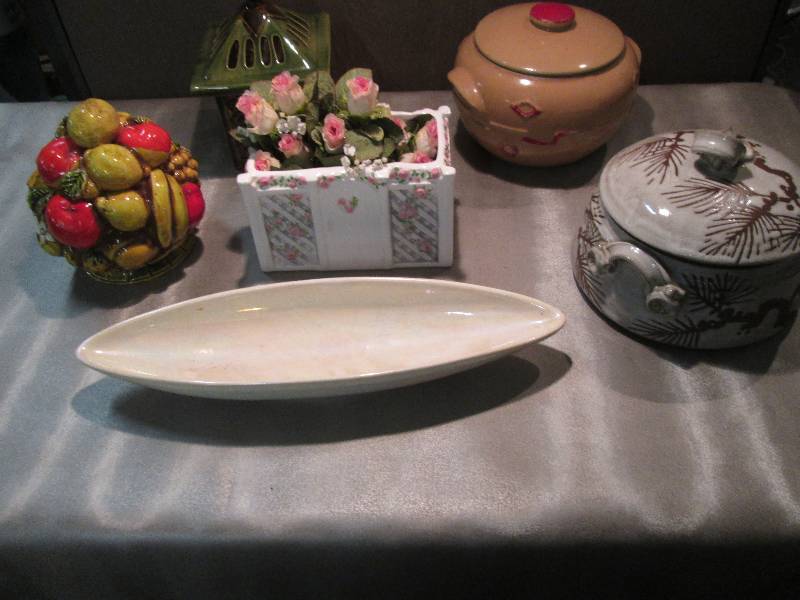 Assorted Ceramic Items ...