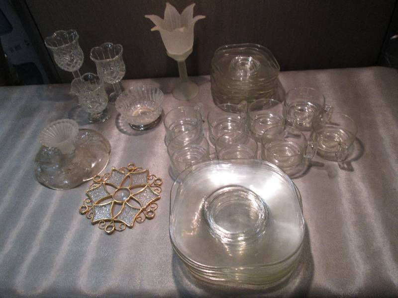 Clear Glass Dinnerware Set of 8 , S...