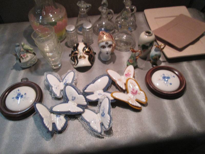 Assorted Dcor Items, 4 Glass Stop...