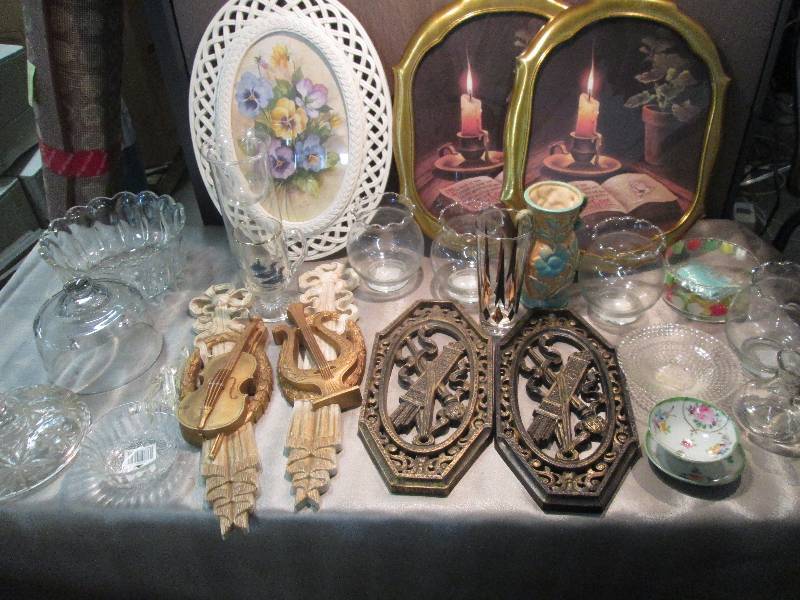 Assorted Dcor Items & Glass Piece...