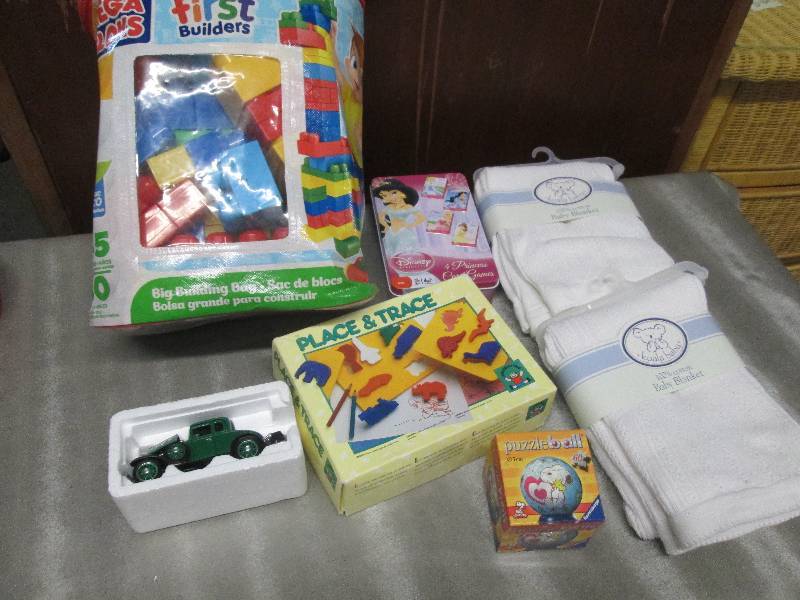 2 Baby Blankets, Mega Bloks, Toys...