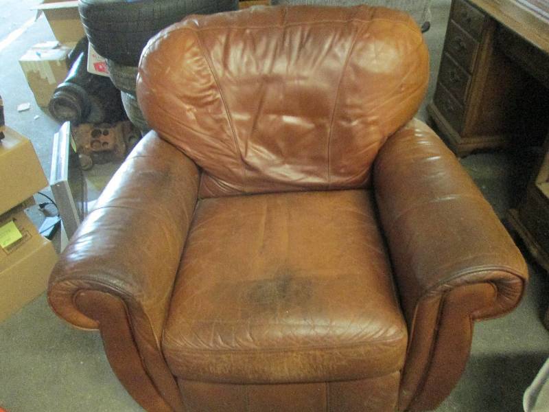 Large Brown Leather Recliner...