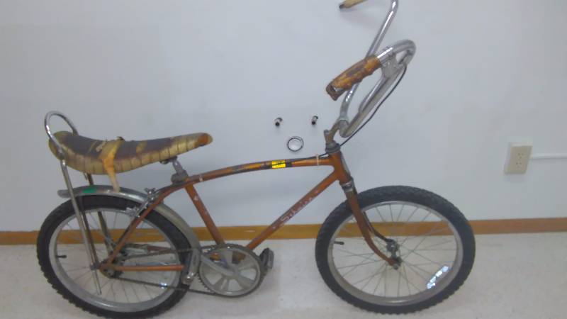 lot 2 image: Schwinn Banana Seat Boys