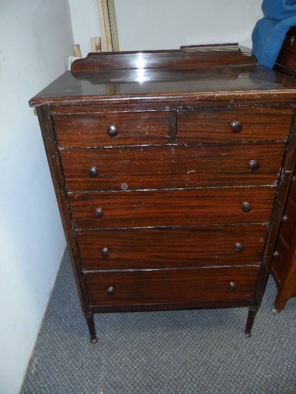 lot 20 image: Simmons 6 Drawer, Chest of Drawers. metal with wood graining.