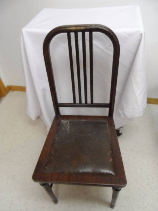 lot 23 image: Metal Chair, 35 x 15 x 14 