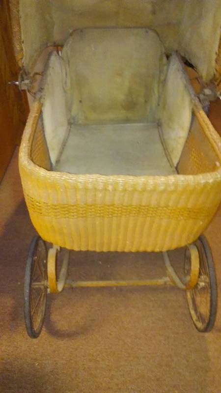 lot 26 image: Antique Baby StrollerBuggy, circa 1880-1910,