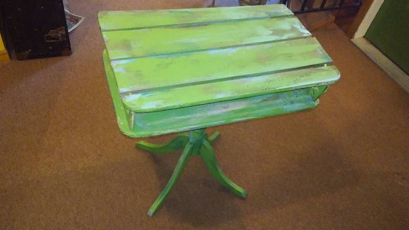 lot 29 image: 4 legged pedestal table