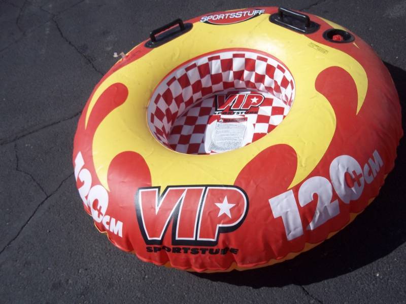 lot 22 image: Sportsstuff Inflatable Water Toy Towable
