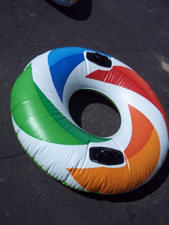 lot 26 image: Inflatable Water Toy