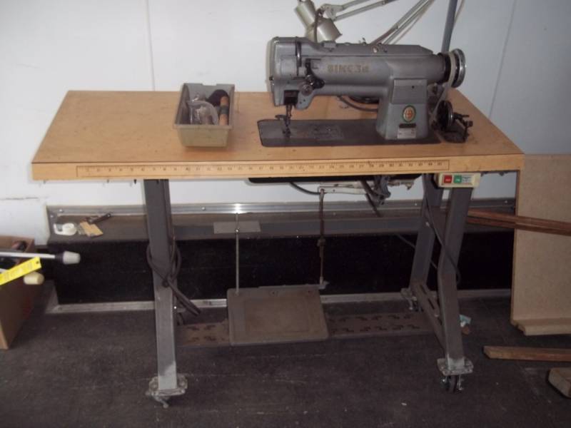 lot 1 image: Commercial Singer Sewing Machine Model 211G151