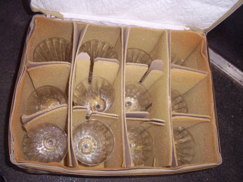 lot 13 image: One dozen Fostoria crystal wine and cocktail glasses. This is a very nice complete vintage set with the case.
