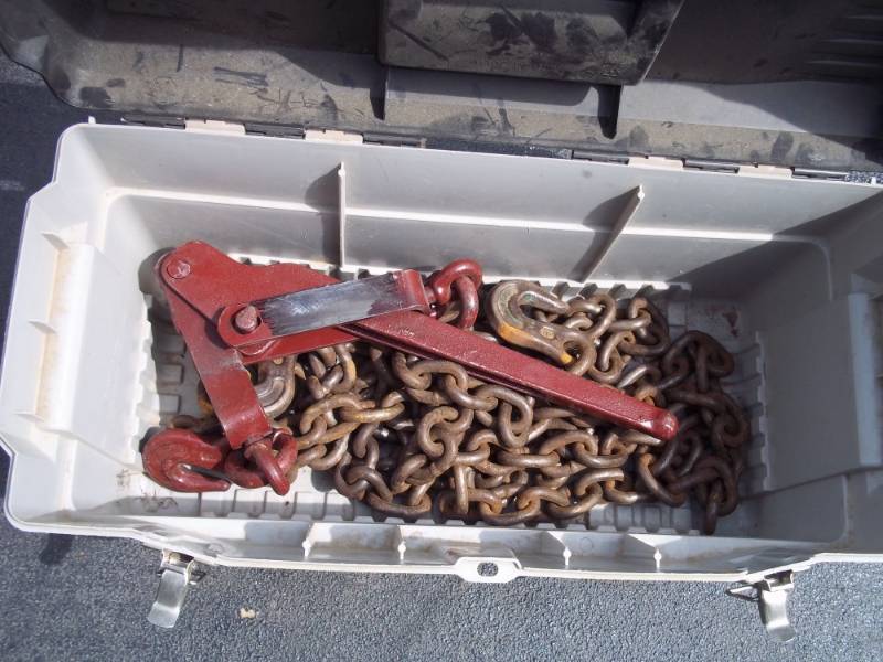 lot 16 image: Log Chain, Binder and Tool Box