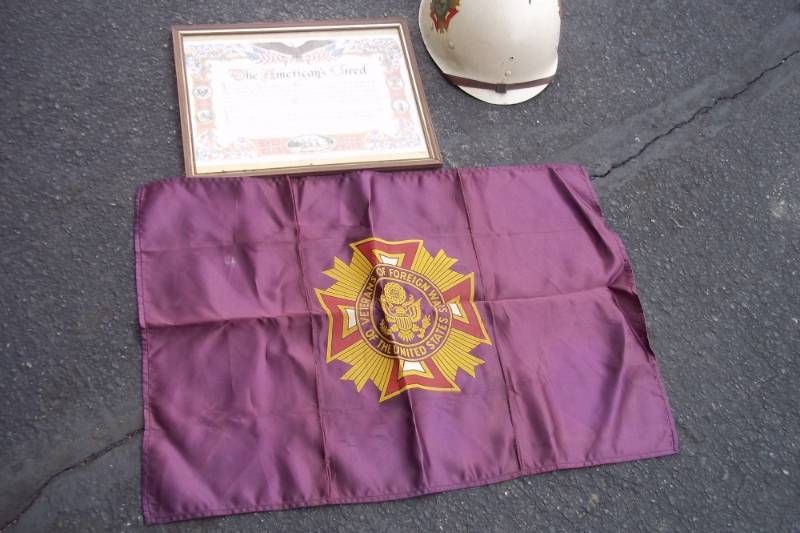 lot 34 image: Vintage military group of 3 items