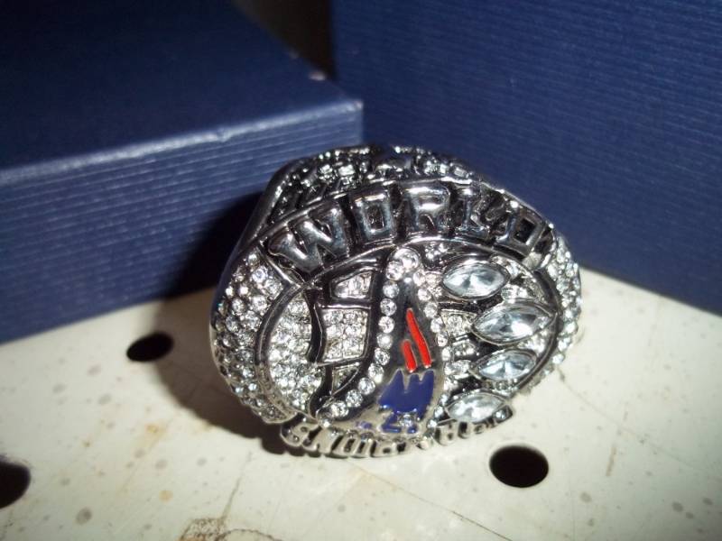 lot 40 image: New England Patriots super bowl commemorative ring, Tom Brady edition. Comes with case, very heavy ring,