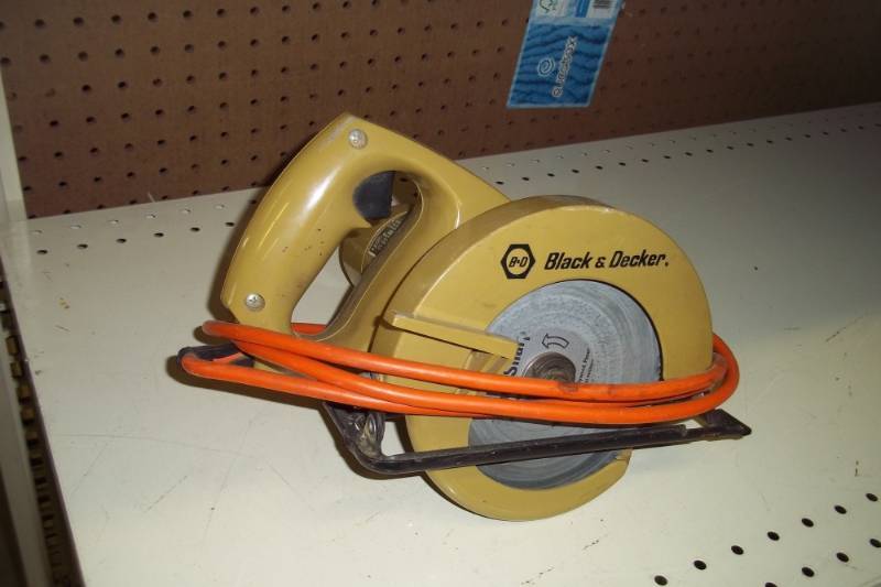 lot 50 image: Black and Decker 5 12 compact Circular Saw