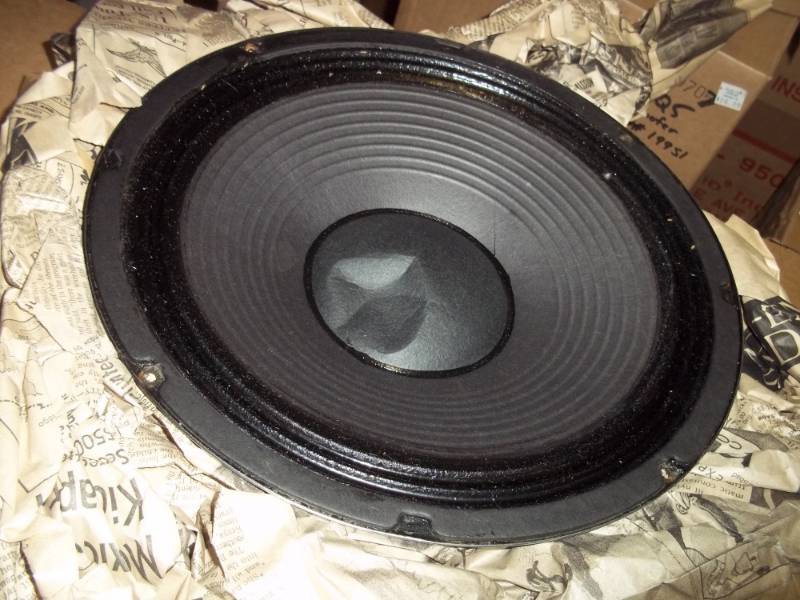 lot 56 image: 12 Woofer BIC 120