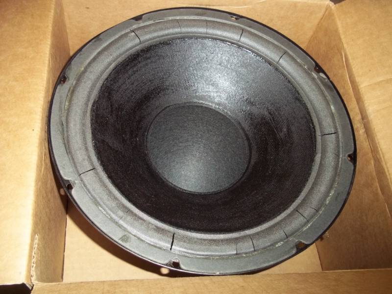 lot 62 image: 10 Woofer BIC 100