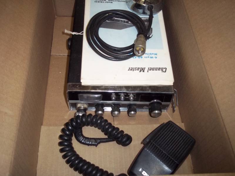 lot 72 image: Channel Master 4 Watt 40 Channel CB Model CB 6836