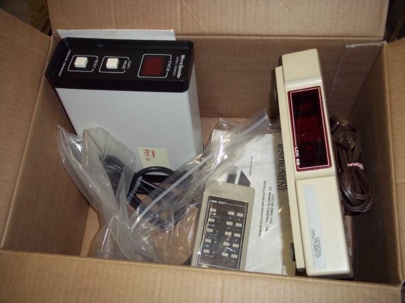 lot 74 image: Genera Instrament CLL - 58 TV Remote Controller,  Micro Spooler Model SP-16 Buffer  Interface