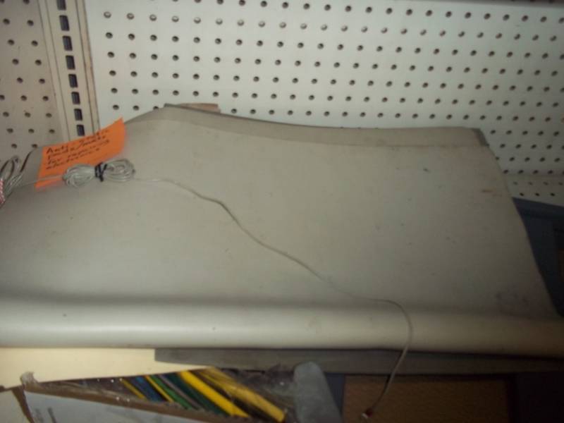 lot 86 image: Anti Static Repair Mats and Turntable Repair Stand