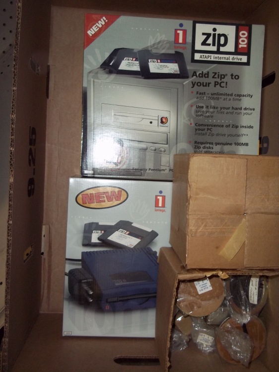lot 105 image: Zip Drives